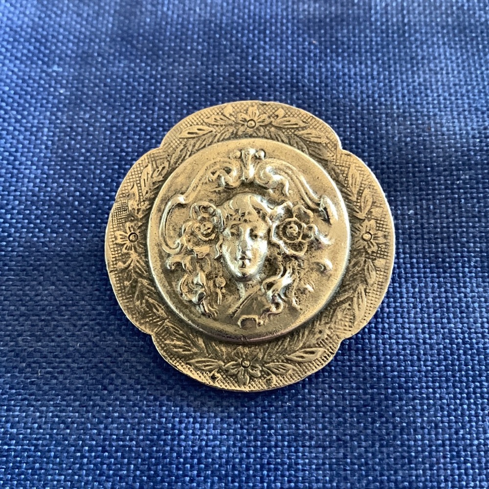 Silver Art Deco Brooch… perfect for hats or coats!   1.75 inch diameter.